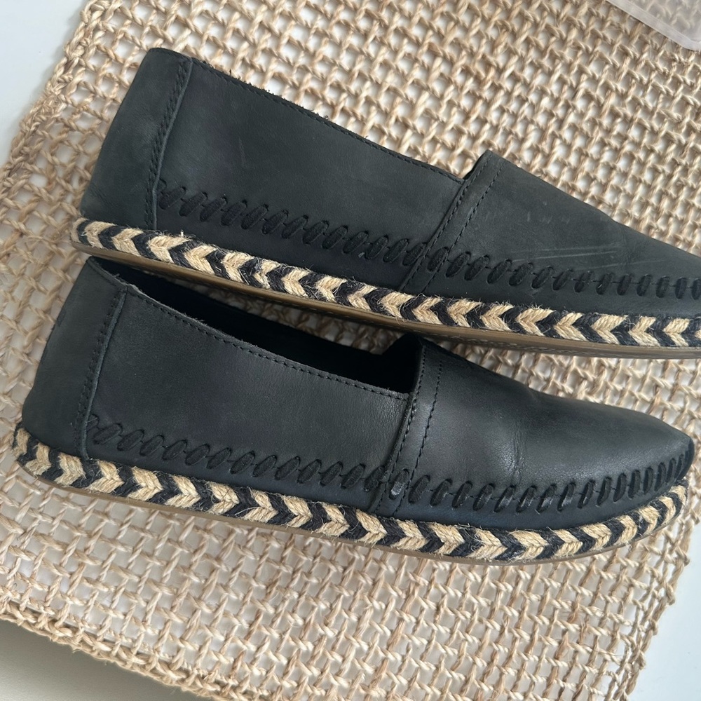Toms - Picture 2 of 4